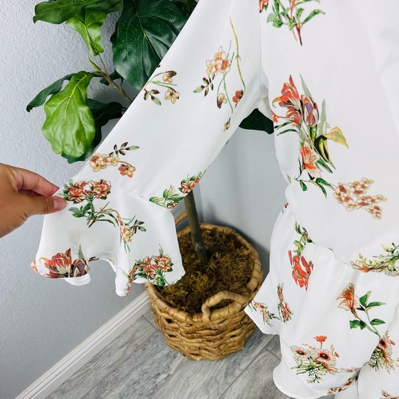 NWOT White Daisy Floral Print Chiffon Bell Sleeve Short Ruffle Romper - Picture 2 of 8